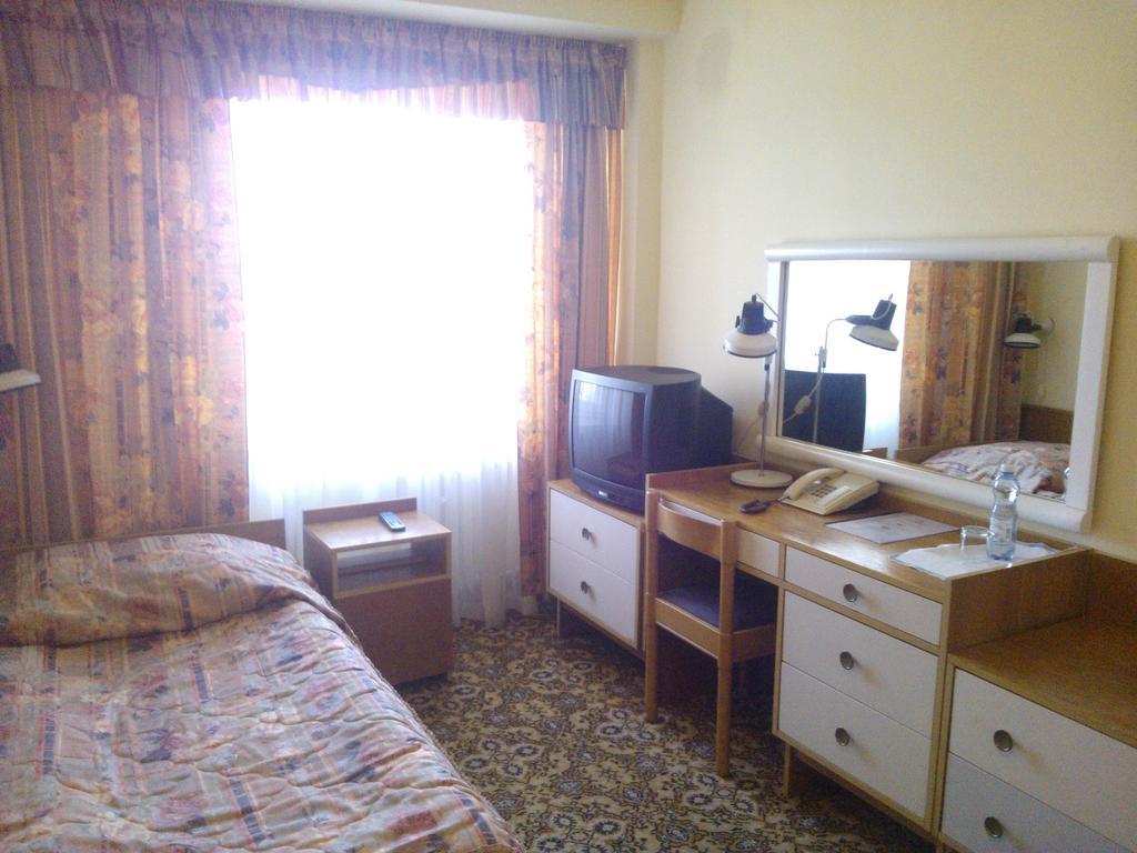 Hotel Accademia Ostrowiec Swietokrzyski Room photo