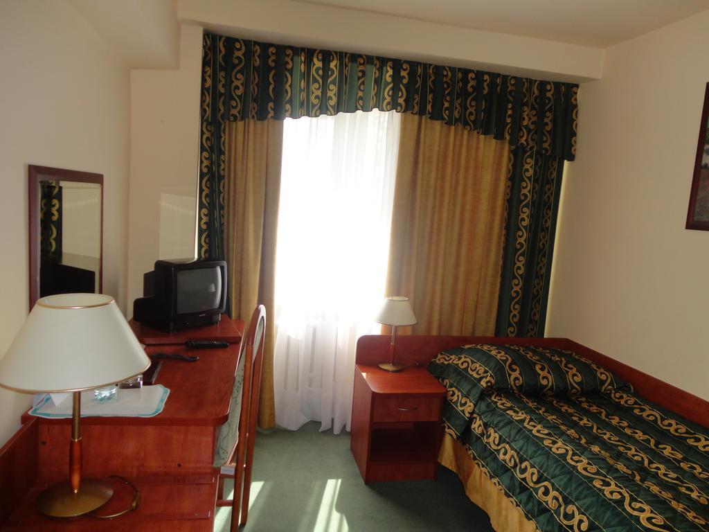 Hotel Accademia Ostrowiec Swietokrzyski Exterior photo